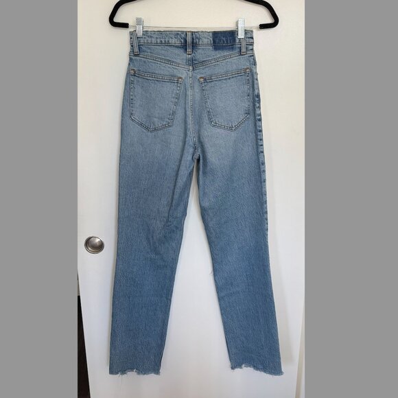 A&F Ultra High Rise '90s Straight Jean (Sz 26/2L) - Picture 2 of 3